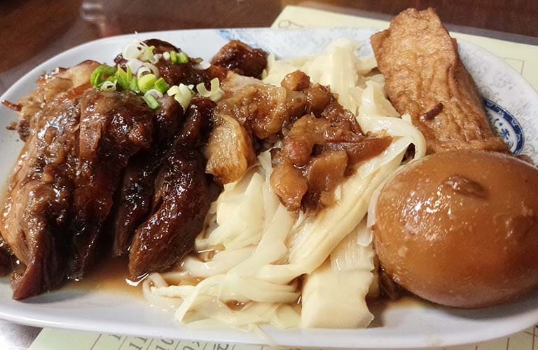 油豆腐 豬腳 滷蛋 筍絲
